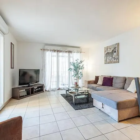 Central And Stylish 2 Bed Apt With Parking Apartamento
