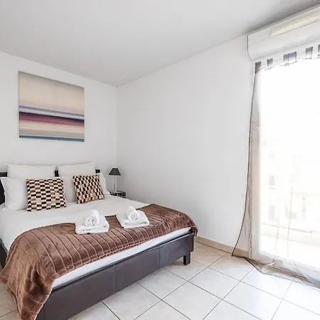 Central And Stylish 2 Bed Apt With Parking * Antibes