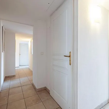 Central And Stylish 2 Bed Apt With Parking Apartamento