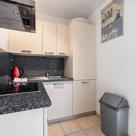 Central And Stylish 2 Bed Apt With Parking *