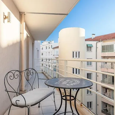 Appartement Central And Stylish 2 Bed Apt With Parking